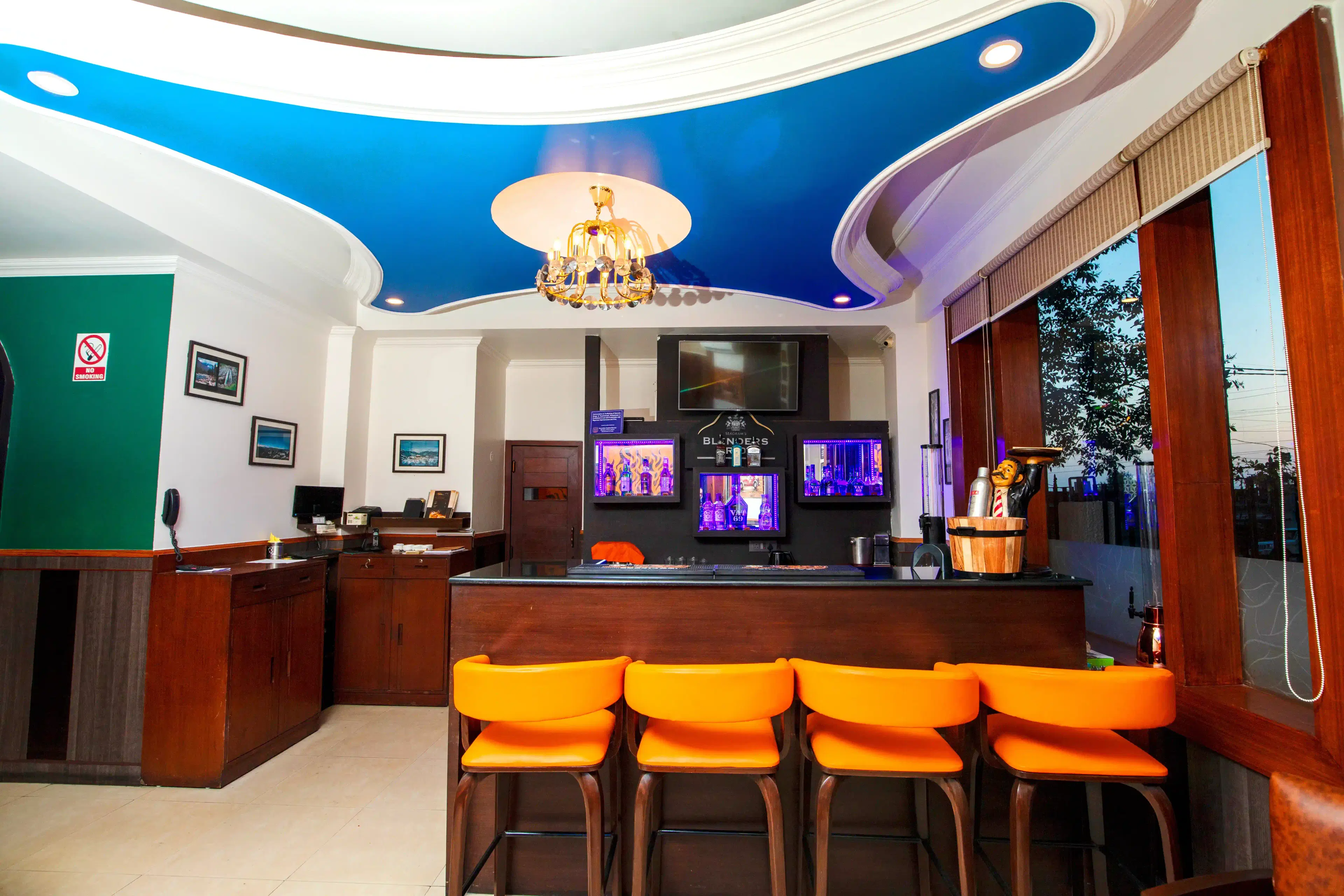 Bar Lounge